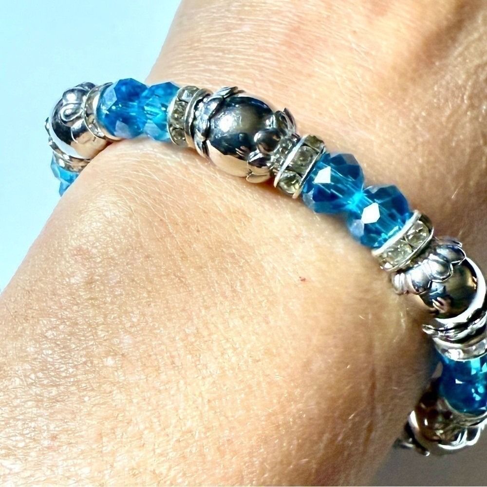 Faceted Aqua Blue Silvertone Bracelet Beaded Rhinestone Spacers Stretch Jewelry - Picture 4 of 5